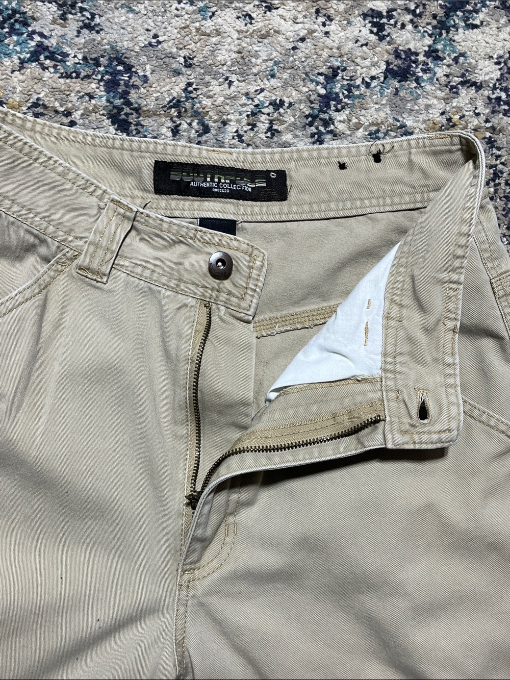 Y2K South Pole Baggy Tan Cargo Shorts with Embroidered Back Logo Size 29 - Picture 13 of 16